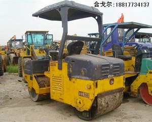 雙鋼輪徐工XD300振動(dòng)壓路機(jī)